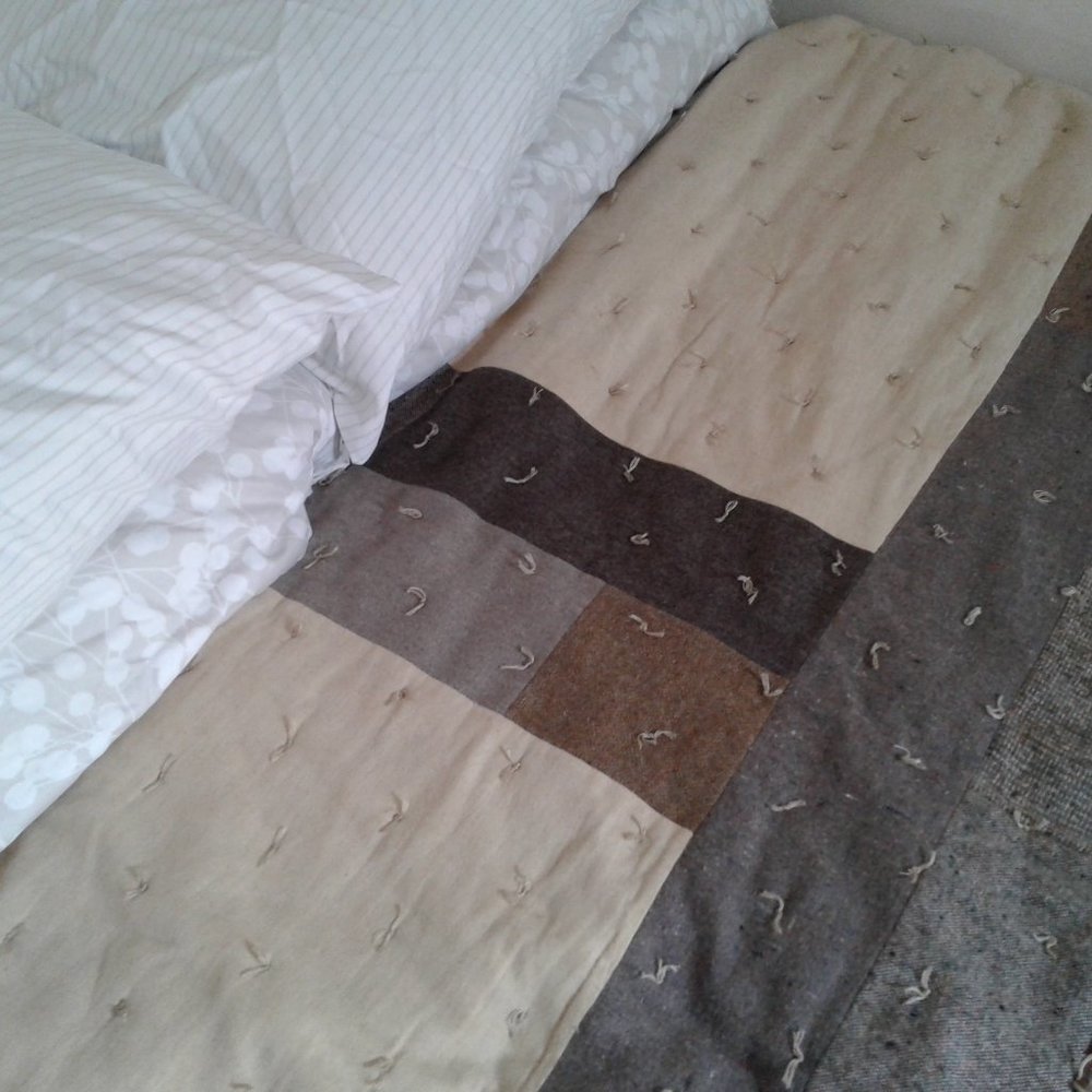 Hand Crafted Reversable Wool Blend & Flannel Farm House, Queen size, Quilt - Picture 5 of 16